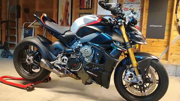 Ducati Streetfighter V4 SP 2 of 22