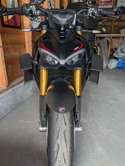 Ducati Streetfighter V4 SP 18 of 22