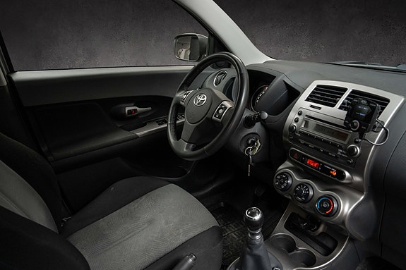 Toyota Urban Cruiser 13 of 24