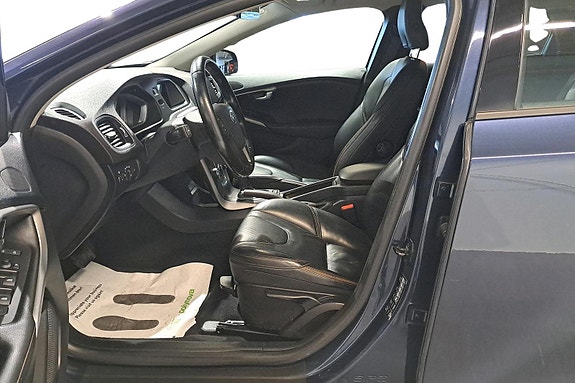 Volvo V40 Cross Country 8 of 27