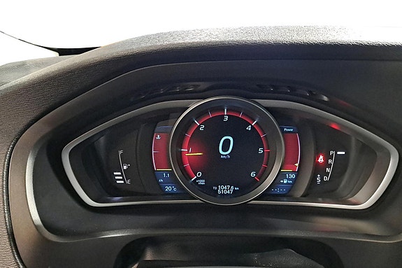Volvo V40 Cross Country 10 of 27