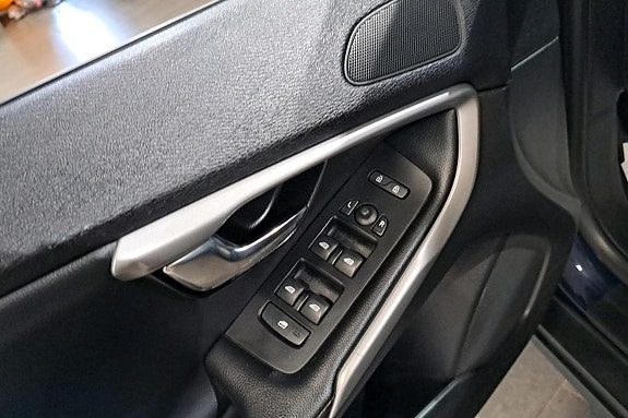 Volvo V40 Cross Country 17 of 27