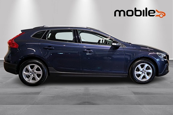 Volvo V40 Cross Country 2 of 5