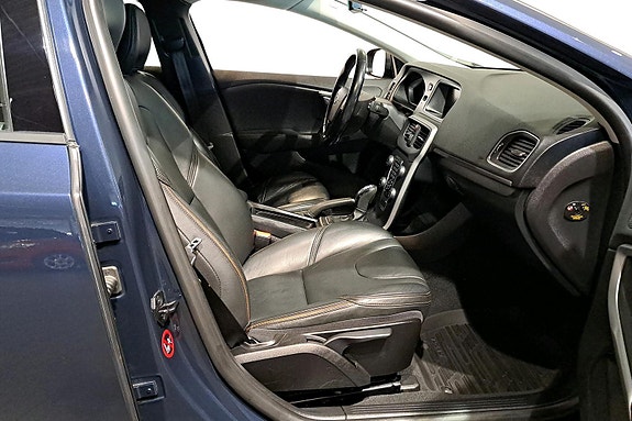 Volvo V40 Cross Country 23 of 27