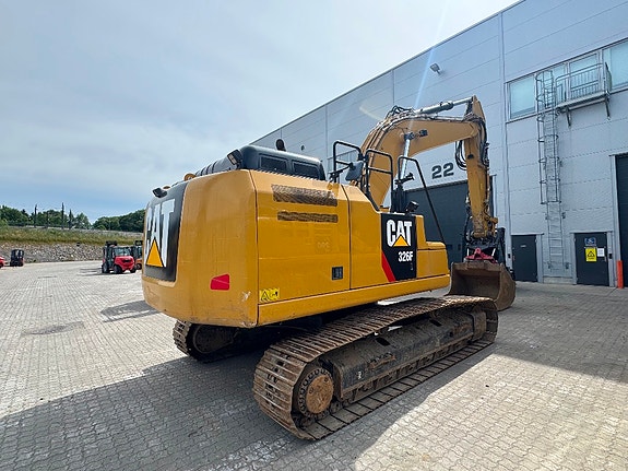 Cat 326 F L 2 of 5