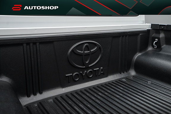 Toyota HiLux 30 of 30