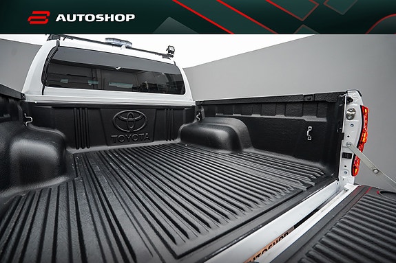 Toyota HiLux 29 of 30