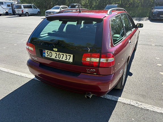 Volvo V40 3 of 5
