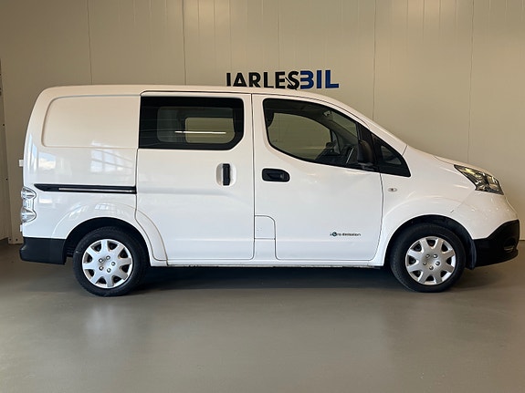 Nissan e-NV200 2 of 5