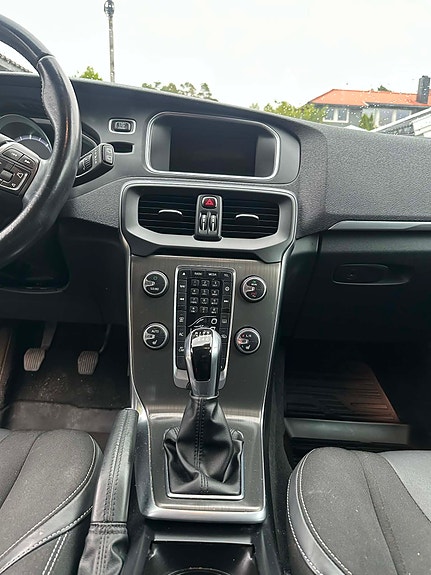 Volvo V40 11 of 25
