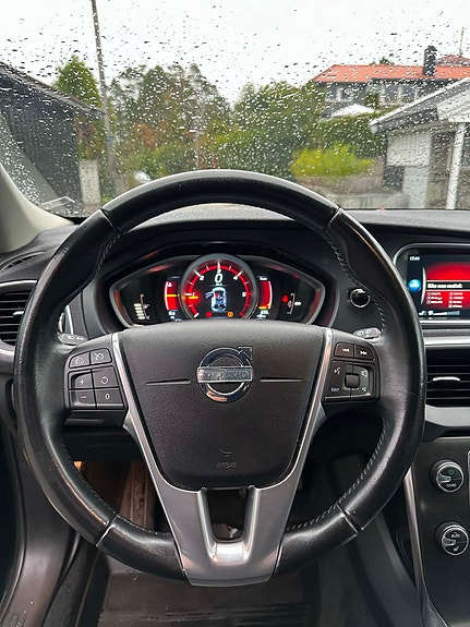 Volvo V40 13 of 25