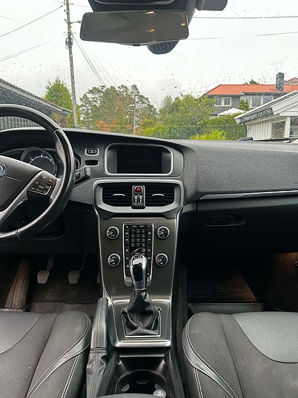 Volvo V40 12 of 25