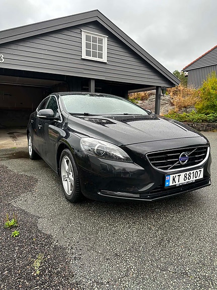 Volvo V40 2 of 25