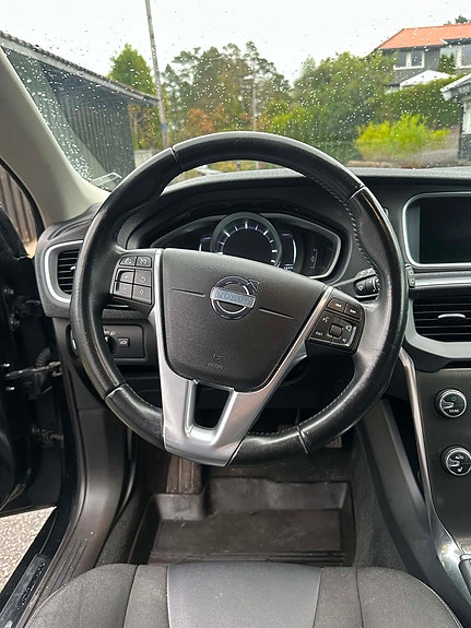 Volvo V40 14 of 25