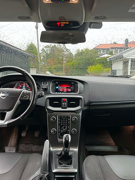 Volvo V40 10 of 25