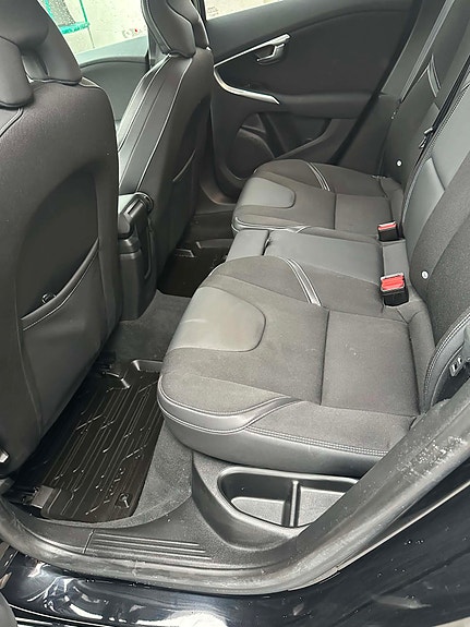 Volvo V40 17 of 25