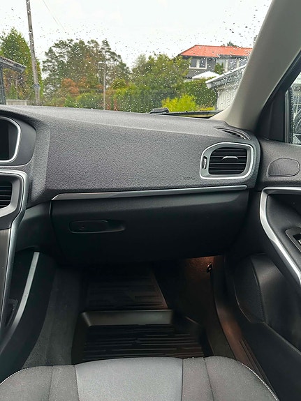 Volvo V40 16 of 25
