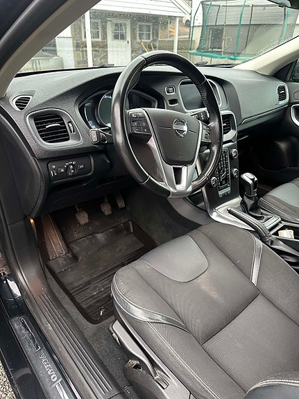 Volvo V40 25 of 25