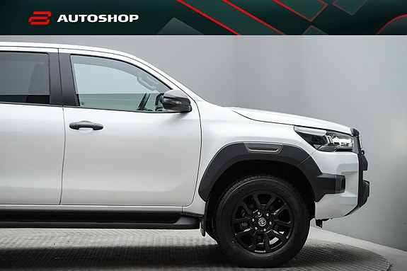 Toyota HiLux 12 of 30