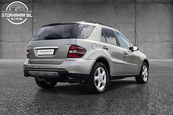 Mercedes-Benz ML320 3 of 5