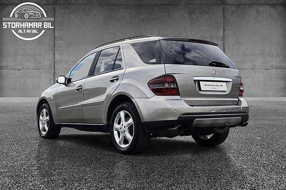 Mercedes-Benz ML320 4 of 5