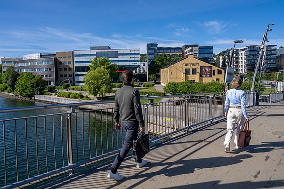 Hovedkontoret ligger rett ved Tønsberg brygge. Lokalene er moderne med mange fasiliteter.