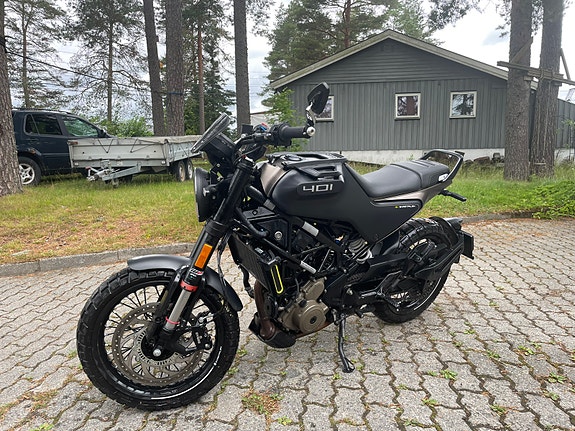 Husqvarna Svartpilen 401 2 of 5