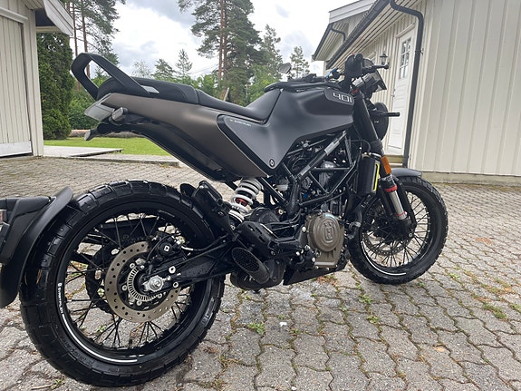 Husqvarna Svartpilen 401 4 of 5