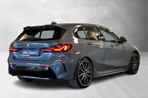 BMW 118i 4 of 5