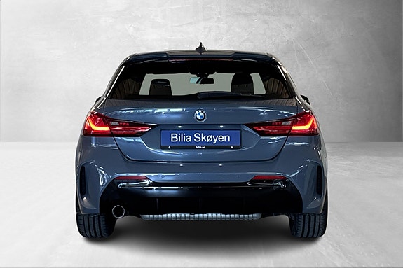 BMW 118i 3 of 5