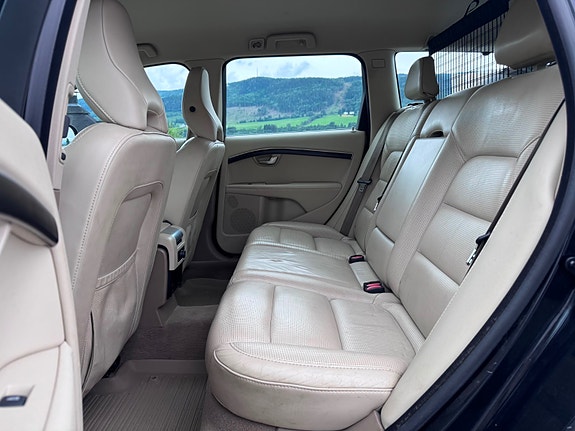 Volvo V70 11 of 23
