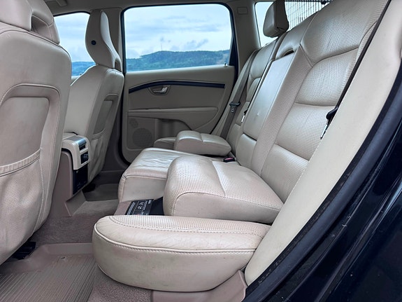 Volvo V70 12 of 23