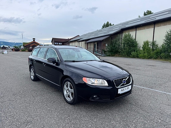 Volvo V70 2 of 23