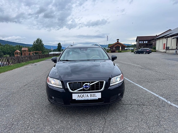 Volvo V70 3 of 23