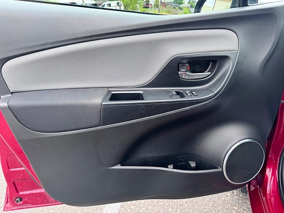 Toyota Yaris 10 of 23