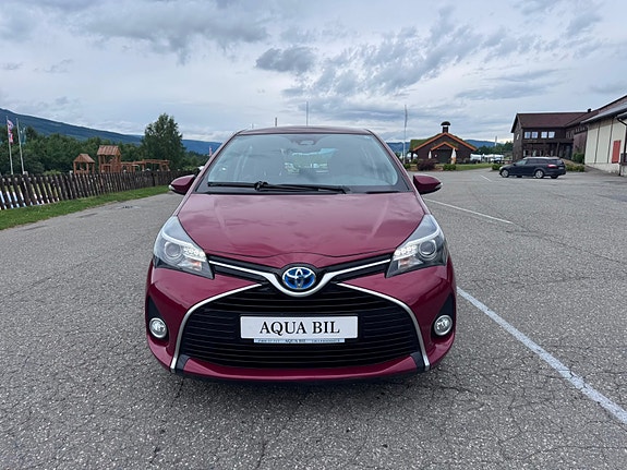 Toyota Yaris 3 of 23