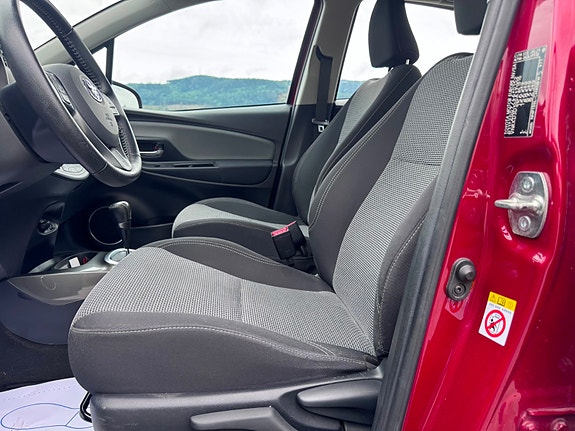 Toyota Yaris 12 of 23