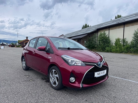 Toyota Yaris 2 of 23