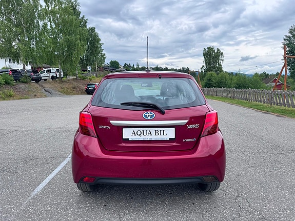 Toyota Yaris 8 of 23