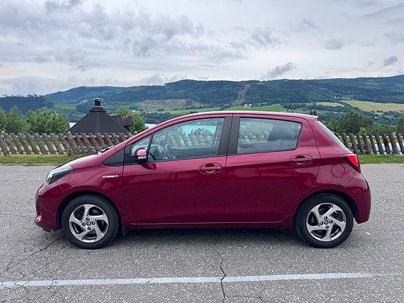 Toyota Yaris 4 of 23