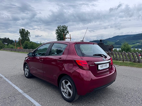 Toyota Yaris 7 of 23