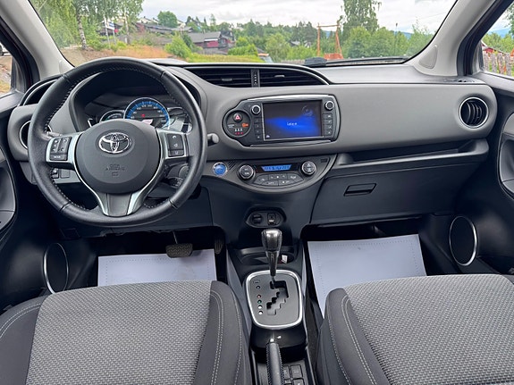 Toyota Yaris 15 of 23
