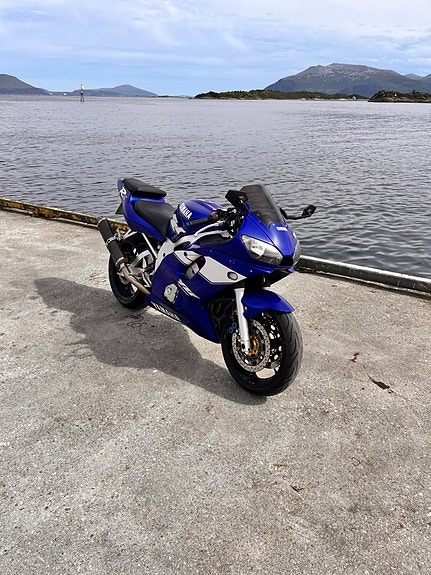 Yamaha YZF-R6 2 of 5