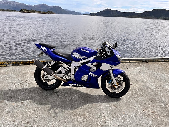 Yamaha YZF-R6 3 of 5