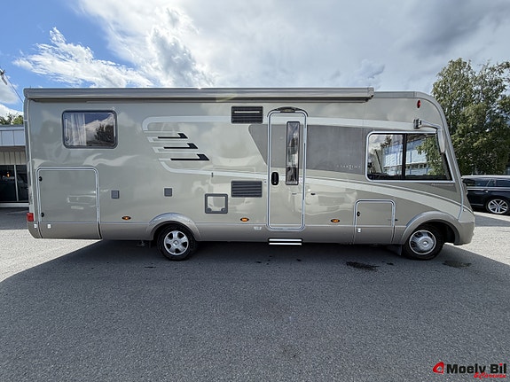 Hymer B 690 STARLINE-V6-3,0L-BAKJULSTREKK-ALDE-HYDRAULISKE STØTTEBEN-MARKISE-SOLCELLE-INVERTER-SOMMER OG VINTERHJUL++ 2 of 5