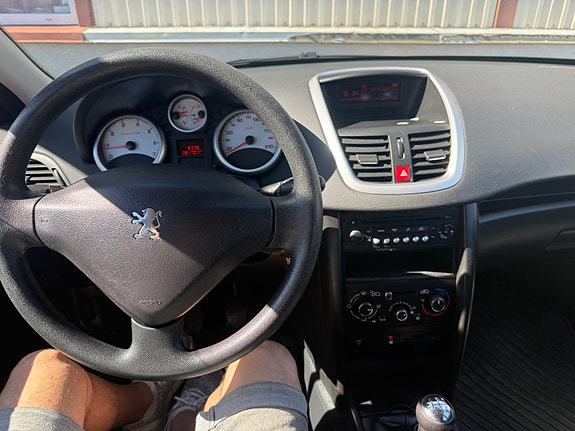 Peugeot 207 14 of 19