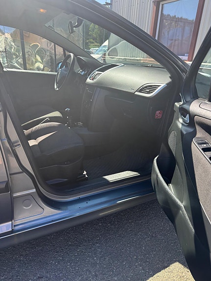 Peugeot 207 8 of 19