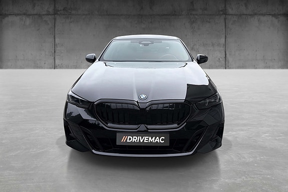 BMW i5 3 of 5