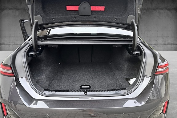 BMW i5 9 of 20
