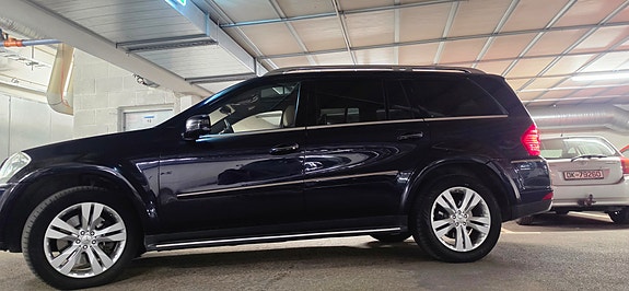 Mercedes-Benz GL450 14 of 30
